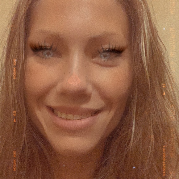 Meet your Posher, Carrie - Picture 5 of 16